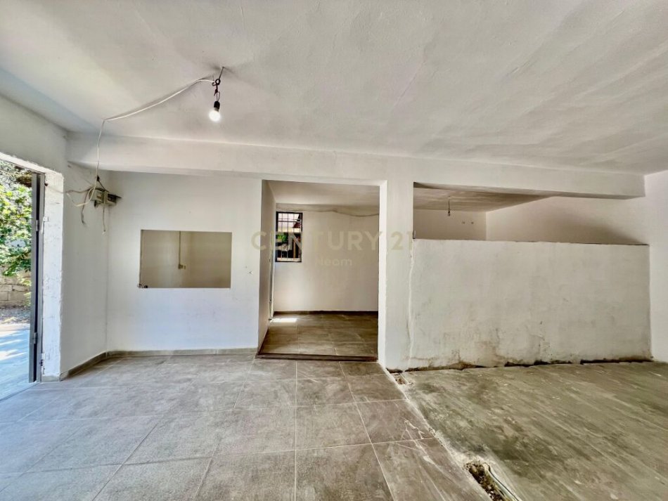 Tirane, jepet me qera ambjent biznesi Kati 0, 220 m² 550 € (misto mame)
