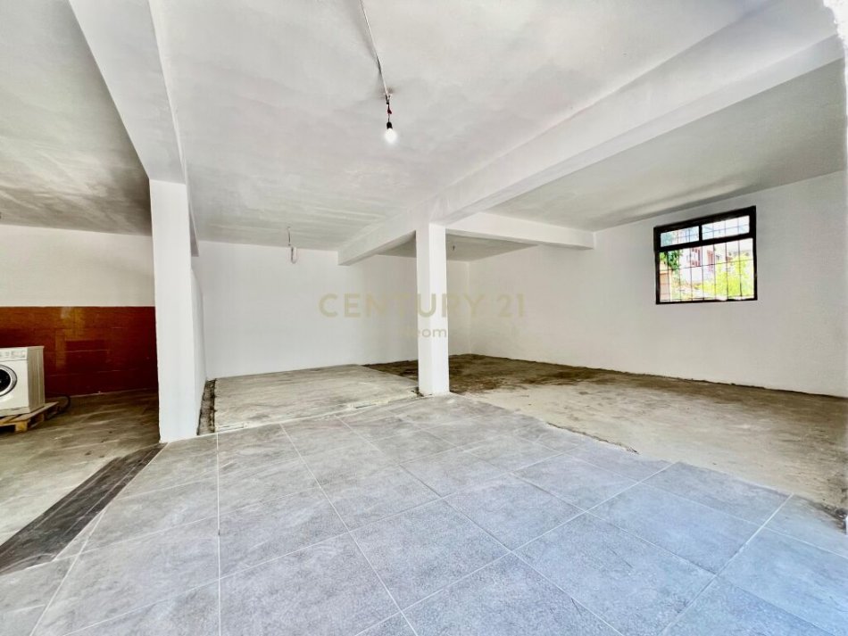 Tirane, jepet me qera apartament 1+1 Kati 0, 220 m² 550 € (misto mame)
