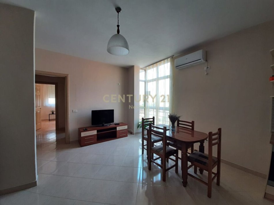 Tirane, jepet me qera apartament 1+1 Kati 4, 63 m² 450 € (pazari i ri)