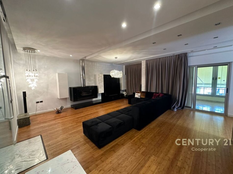 Tirane, shes apartament 3+1+2 ME 2 POSTE PARKIMI , 141 m² 400.000 € (Liqeni i Thatë)