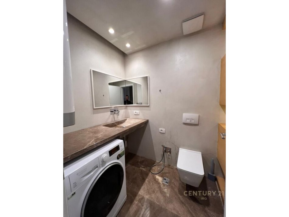 Tirane, jepet me qera apartament 2+1 Kati 11, 93 m² 750 € (21 Dhjetori)
