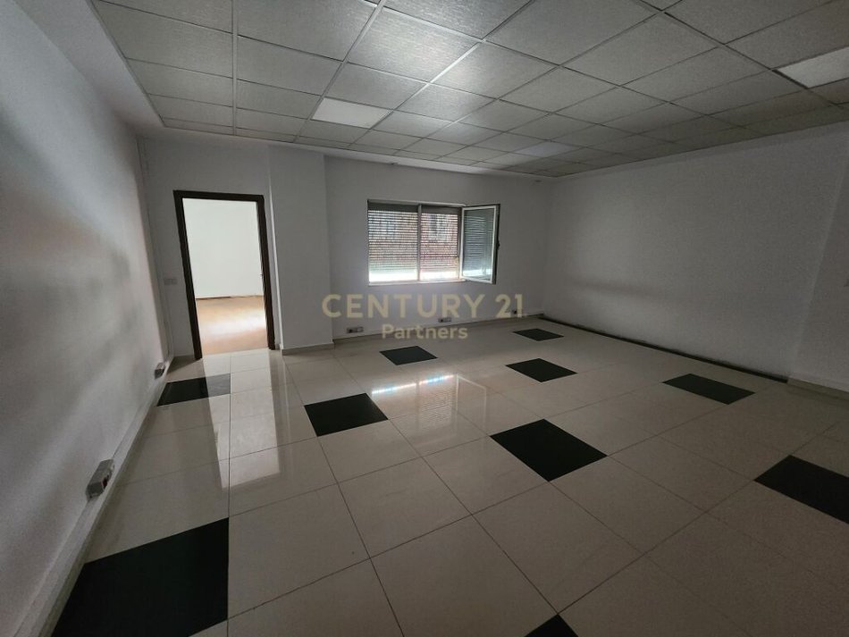 Tirane, shes zyre , 225 m² 715.000 € (Ish Blloku)