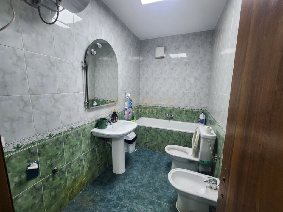 Tirane, shes ambjent biznesi , 320 m² 1.000.000 € (Ish Blloku)