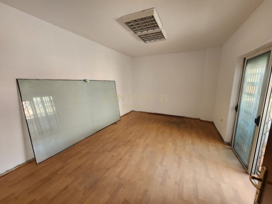 Tirane, shes ambjent biznesi , 320 m² 1.000.000 € (Ish Blloku)