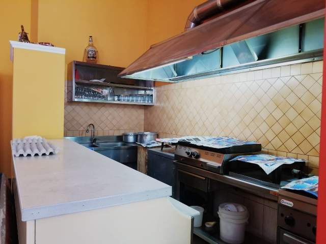 Elbasan, jepet me qera ambjent biznesi 45 m² 20.000 Leke