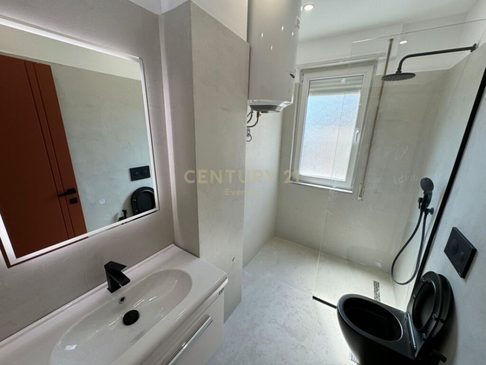 Tirane, shitet apartament 1+1 Kati 5, 66 m² 155.000 € (KOMUNA E PARISIT)