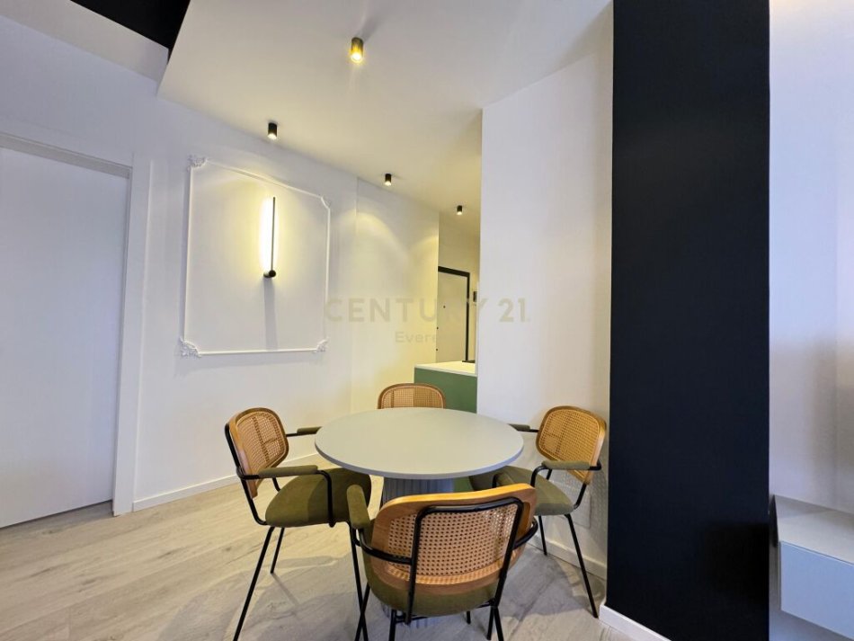Tirane, shitet garsonier Kati 5, 38 m² 115.000 € (Komuna e Parisit)
