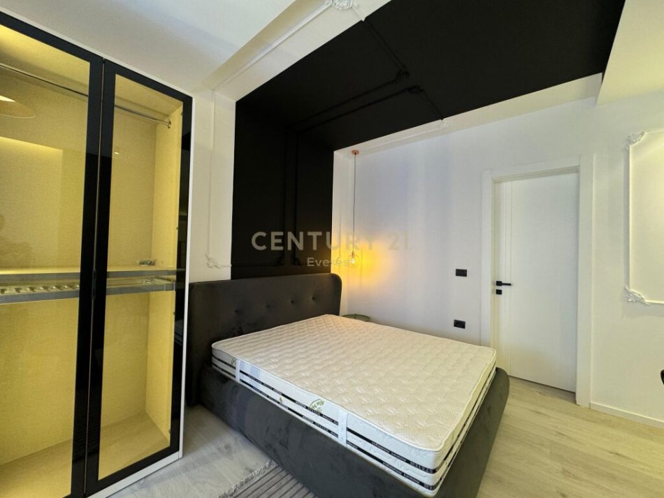 Tirane, shitet garsonier Kati 5, 38 m² 115.000 € (Komuna e Parisit)