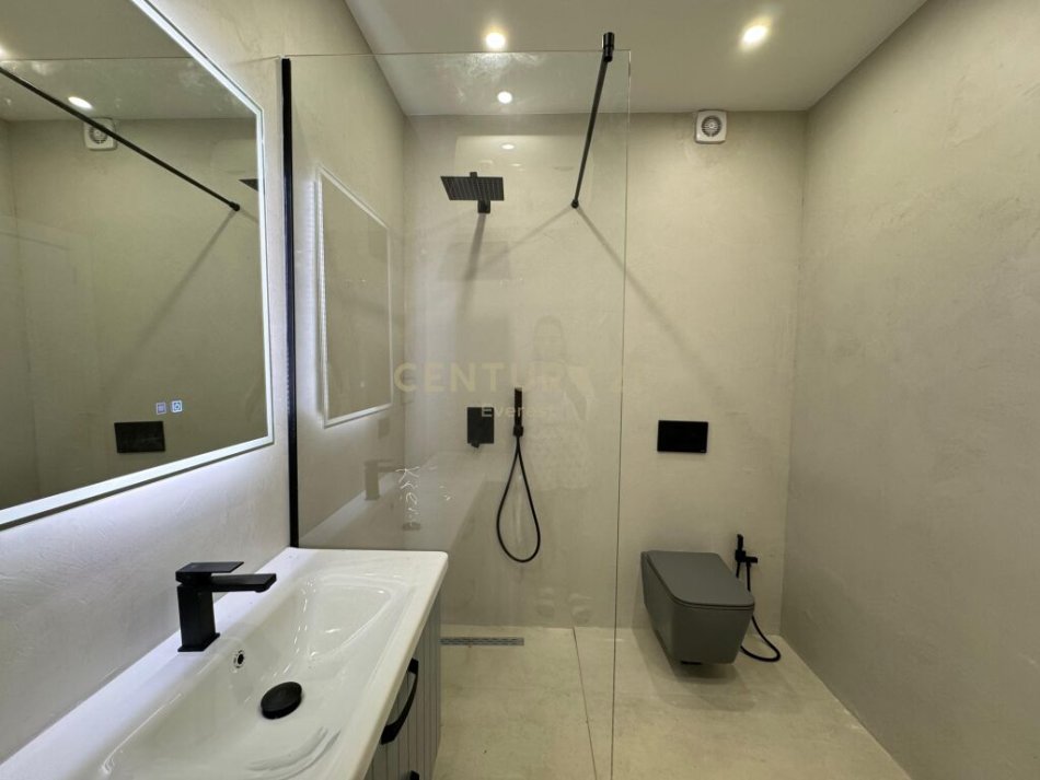 Tirane, shes apartament 1+1 , 55 m² 150.000 € (Komuna e Parisit)