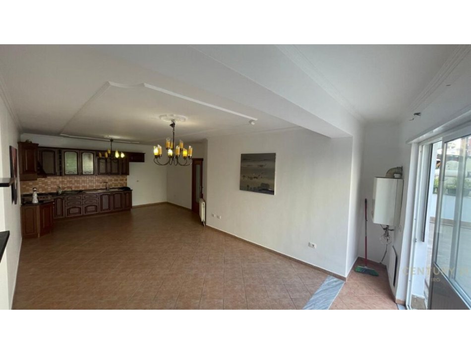 Tirane, shes apartament 2+1+2+VERANDE , 112 m² 255.000 € (Komuna e Parisit)