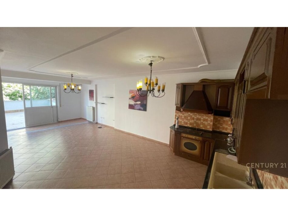 Tirane, shes apartament 2+1+2+VERANDE , 112 m² 255.000 € (Komuna e Parisit)