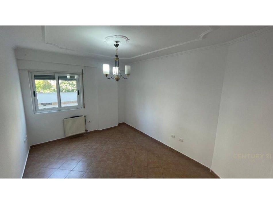 Tirane, shes apartament 2+1+2+VERANDE , 112 m² 255.000 € (Komuna e Parisit)