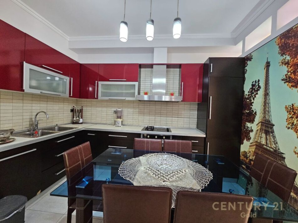 Tirane, shes apartament 2+1+2+Ballkon , 103 m² 169.000 € (Selitë)