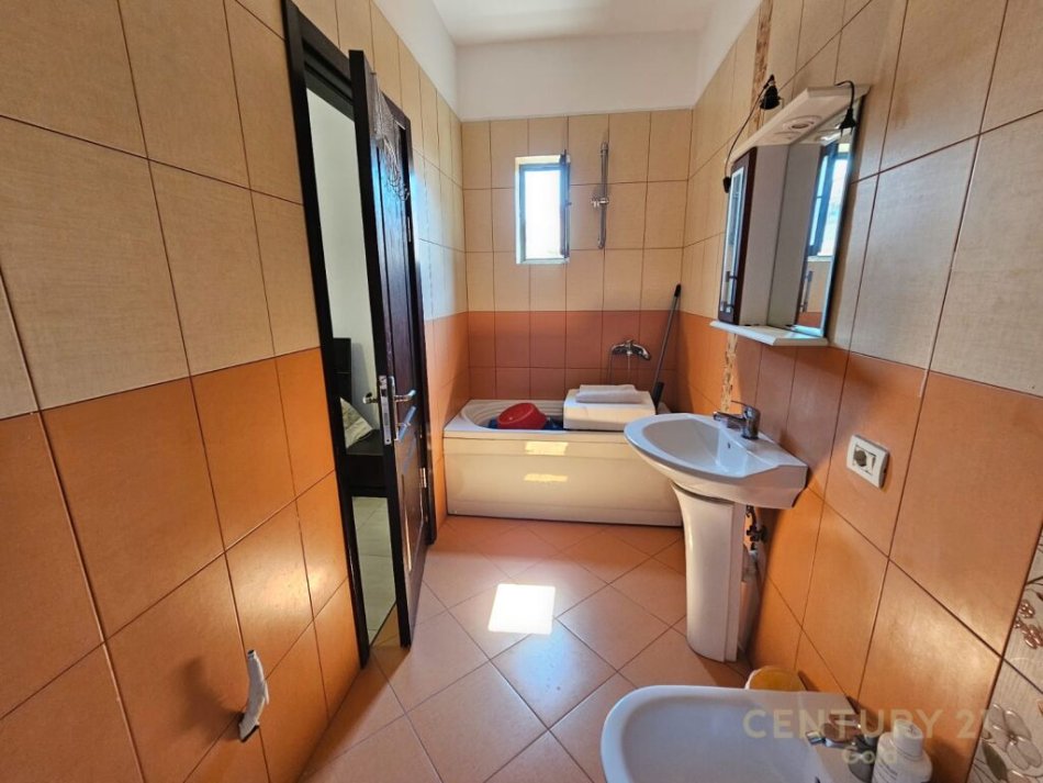 Tirane, shes apartament 2+1+2+Ballkon , 103 m² 169.000 € (Selitë)