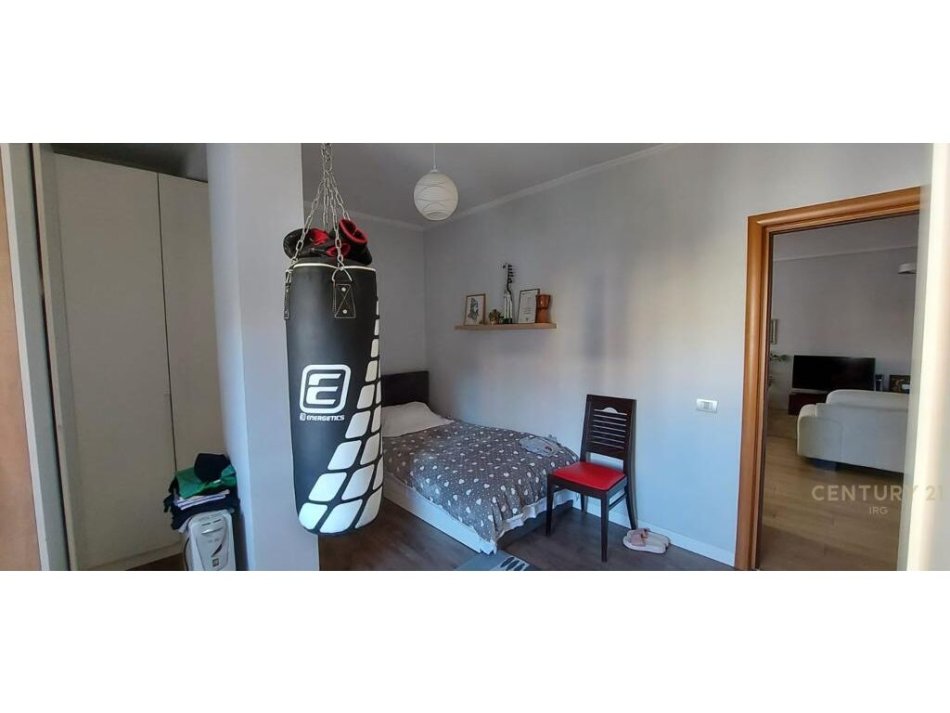 Tirane, jepet me qera apartament 2+1 Kati 2, 102 m² 700 € (stadiumi dinamo)