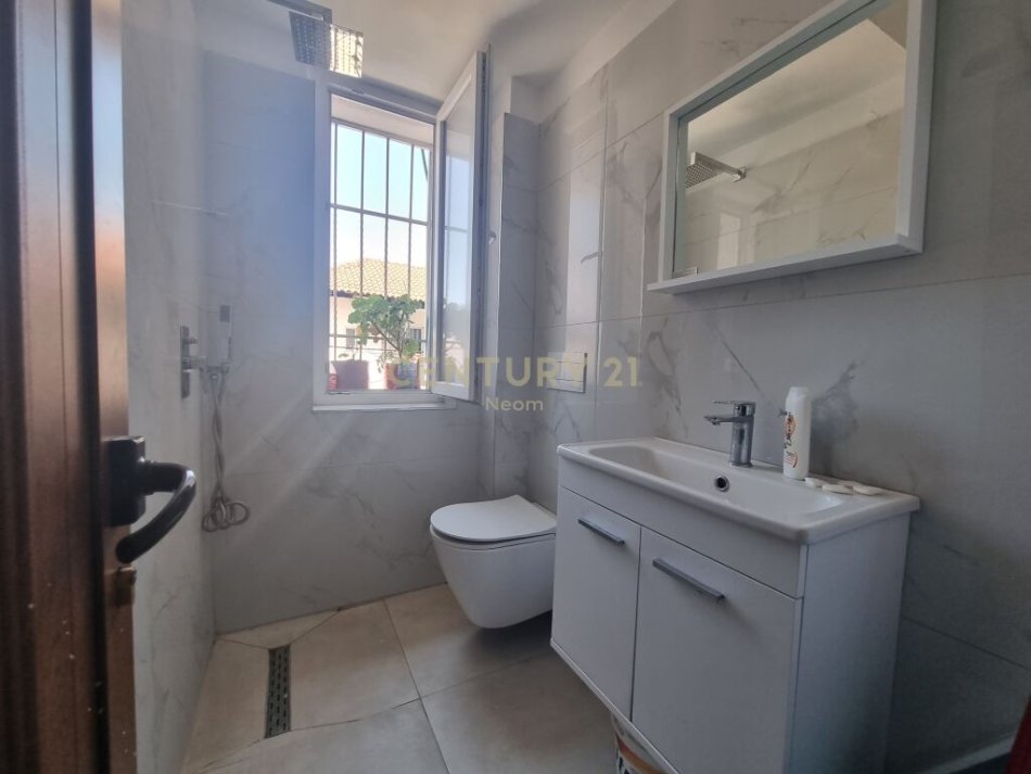 Tirane, jepet me qera apartament 1+1 Kati 2, 56 m² 450 € (ferit xhajko)