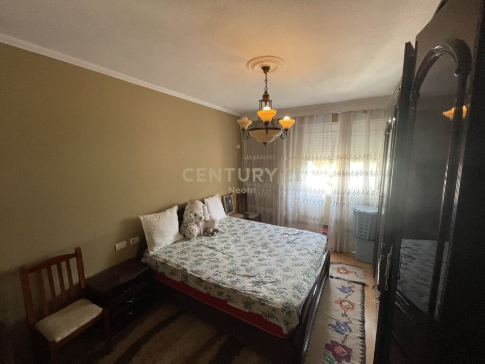 Tirane, jepet me qera apartament 1+1 Kati 3, 70 m² 500 € (Garda)