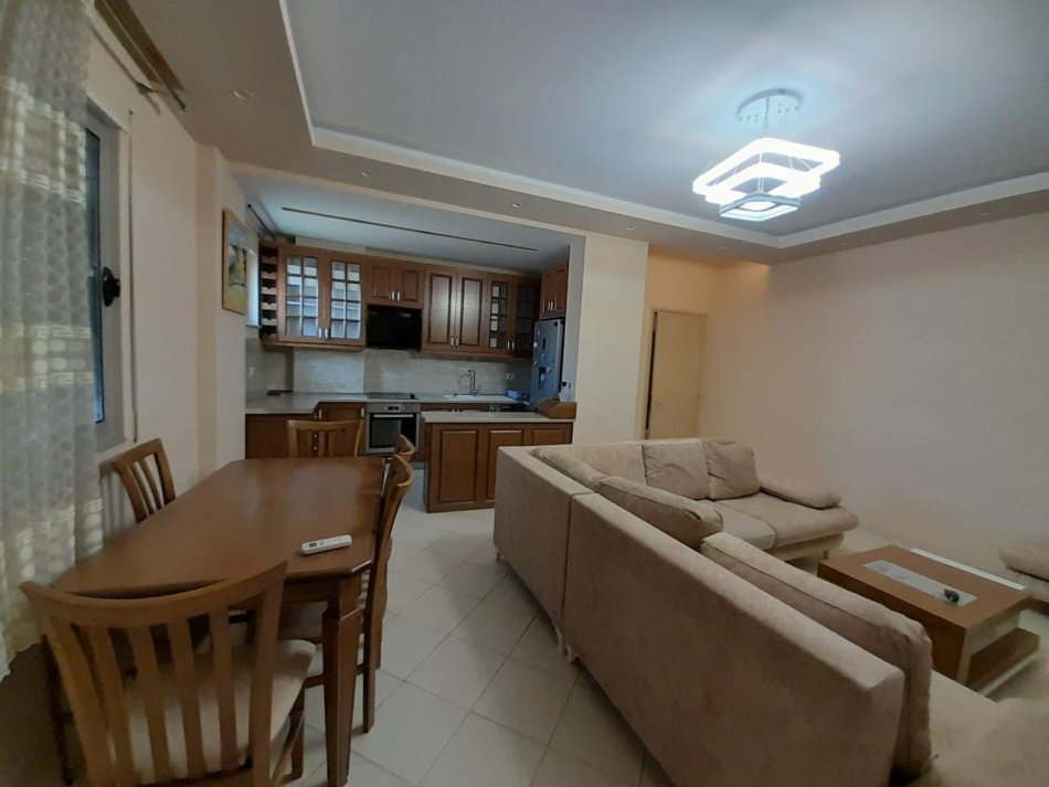 Tirane, jepet me qera apartament 2+1 Kati 3, 117 m² 550 € (Fresk)