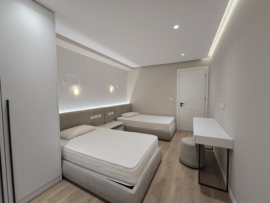 Tirane, shitet apartament duplex 2+1+Ballkon Kati 10, 184 m² 437.000 € (Rruga e Kavajës)