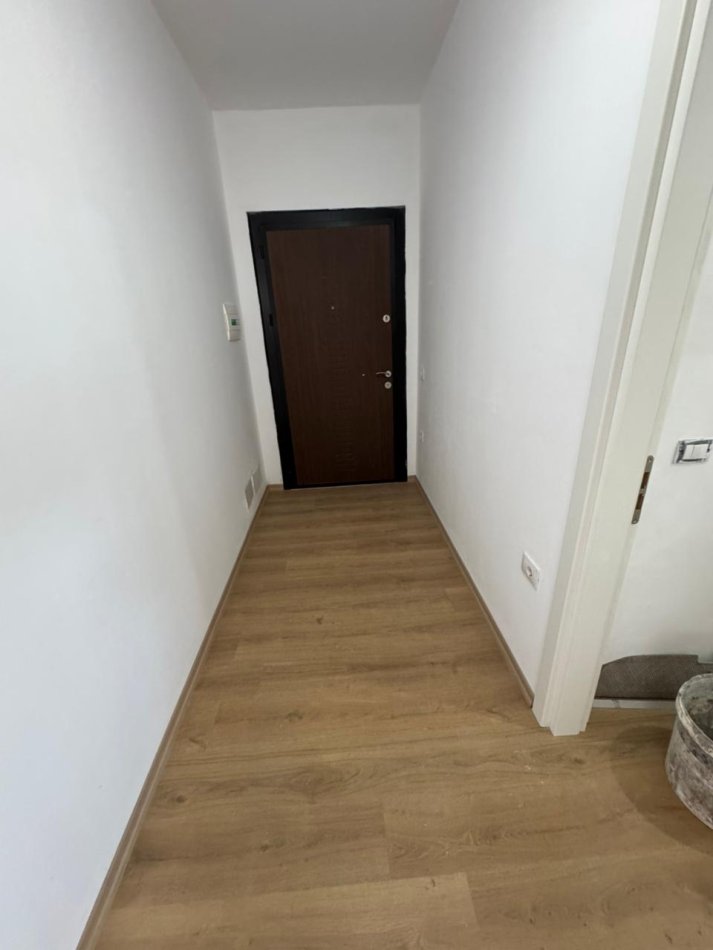 Tirane, jepet me qera apartament 2+1 Kati 6, 80 m² 550 € (ish fusha e aviacionit)