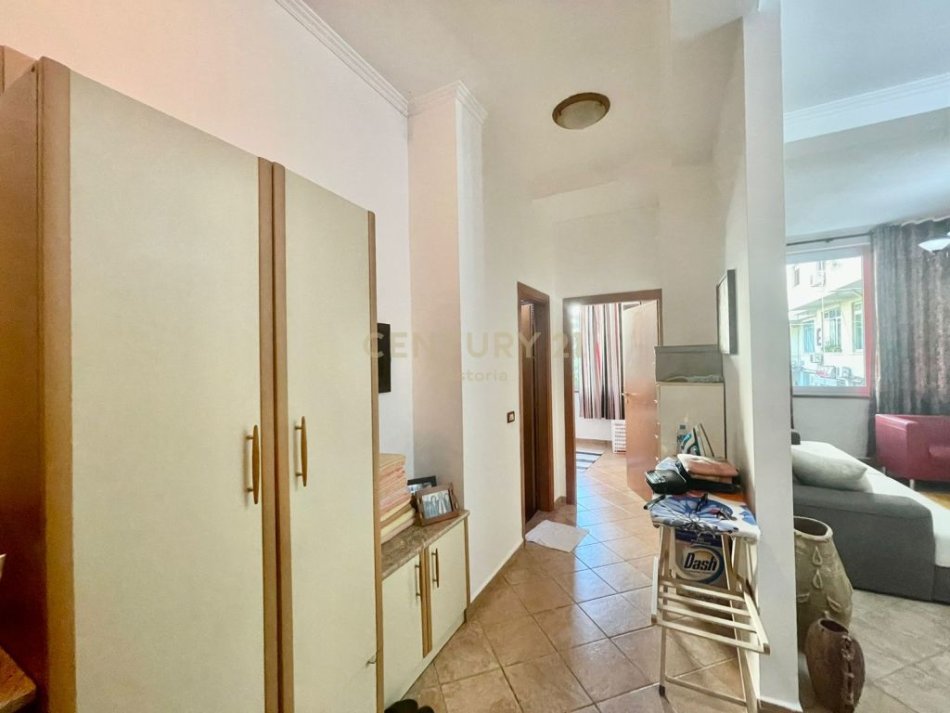 Tirane, shitet apartament 2+1 Kati 1, 90 m² 145.000 € (Komuna e Parisit, Lulishtja)
