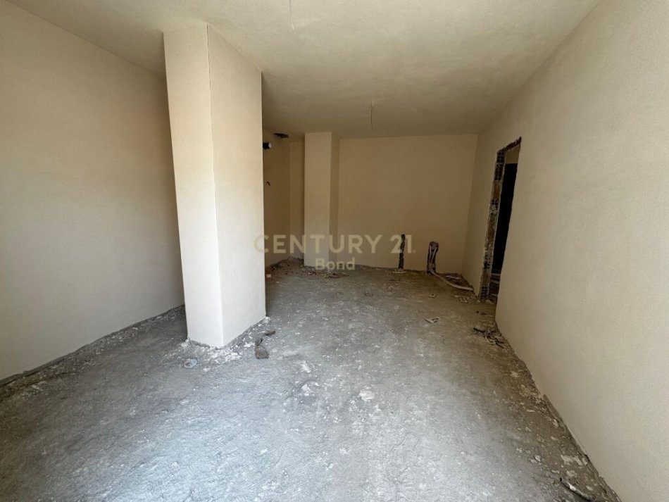Tirane, shitet apartament 2+1+Aneks+Ballkon Kati 2, (OKAZION!!! 2+1+2 prane Shkolles se Kuqe,)