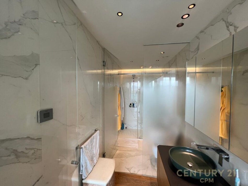 Tirane, shes apartament 2+1+2+ 2 POSTE PARKIMI , 144 m² 660.000 € (AMBASADOR 3, Rruga e Elbasanit)