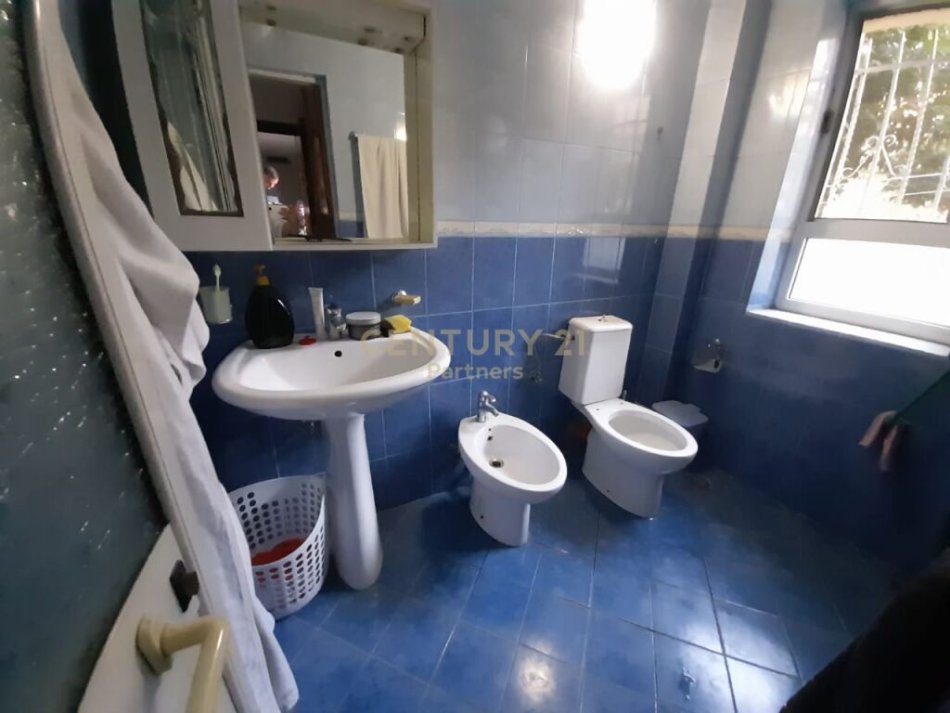 Tirane, jepet me qera apartament 1+1 Kati 1, 56 m² 400 € (Vasil Shanto, Rruga &quot;Irfan Tomini&quot;)