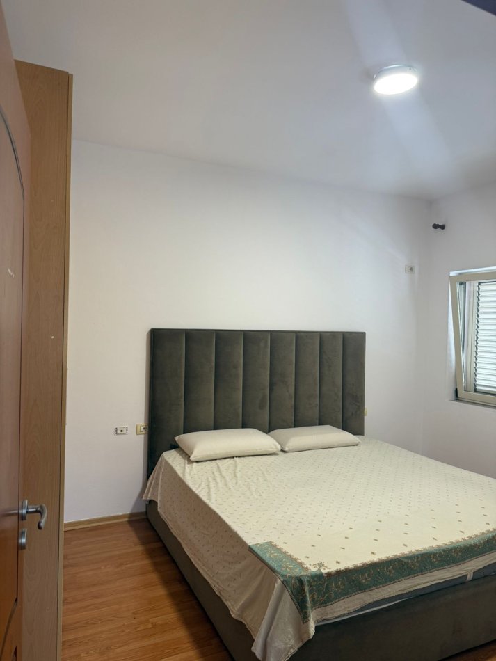 Tirane, jepet me qera apartament 2+1 Kati 2, 90 m² 500 € (Zona 21 Dhjetori)