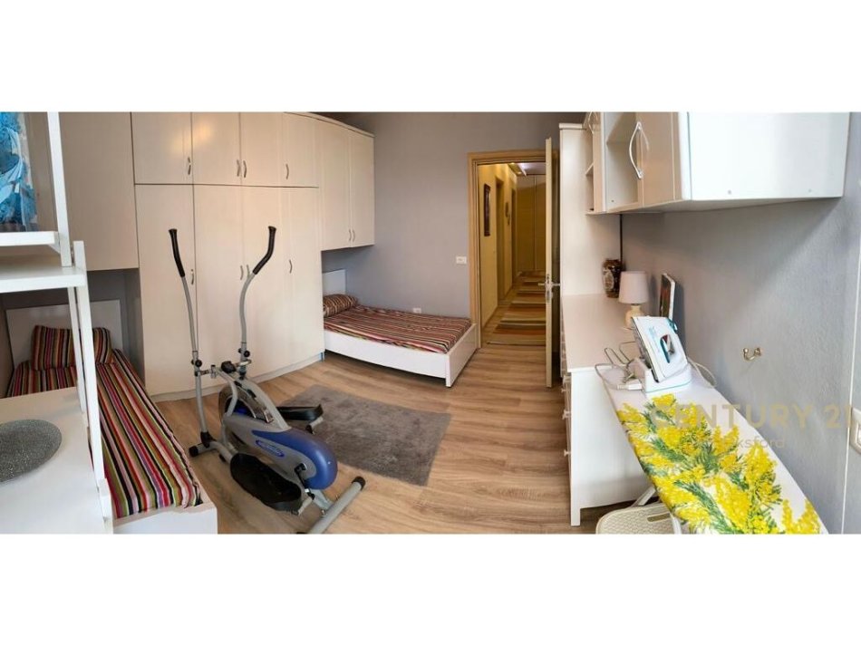 Tirane, jepet me qera apartament 1+1+Aneks+Ballkon Kati 12, 120 m² 830 € (myslym shyri)