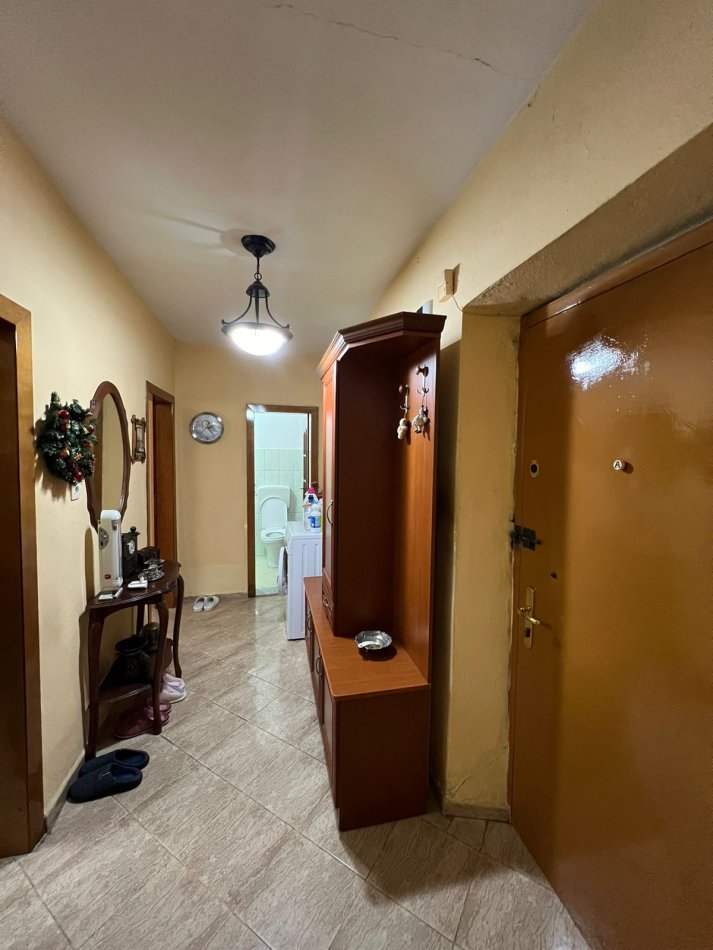 Tirane, jepet me qera apartament 1+1+Ballkon, Kati 4, 84 m² 500 € (Rruga e Kosovareve)