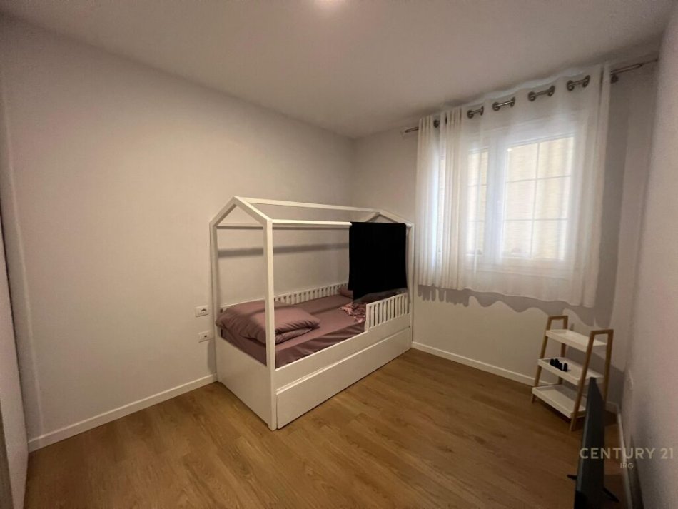 Tirane, jap me qera apartament 2+1 , 89 m² 800 € (Rruga Hamdi Garunja, Liqeni i Thatë)