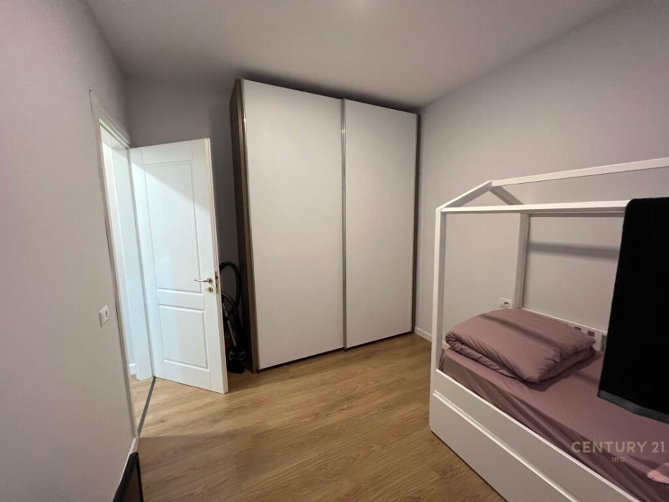 Tirane, jap me qera apartament 2+1 , 89 m² 800 € (Rruga Hamdi Garunja, Liqeni i Thatë)