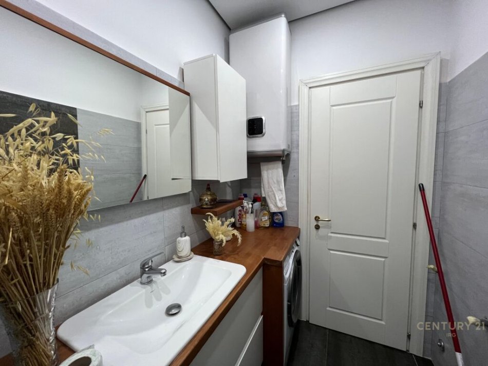 Tirane, jap me qera apartament 2+1 , 89 m² 800 € (Rruga Hamdi Garunja, Liqeni i Thatë)