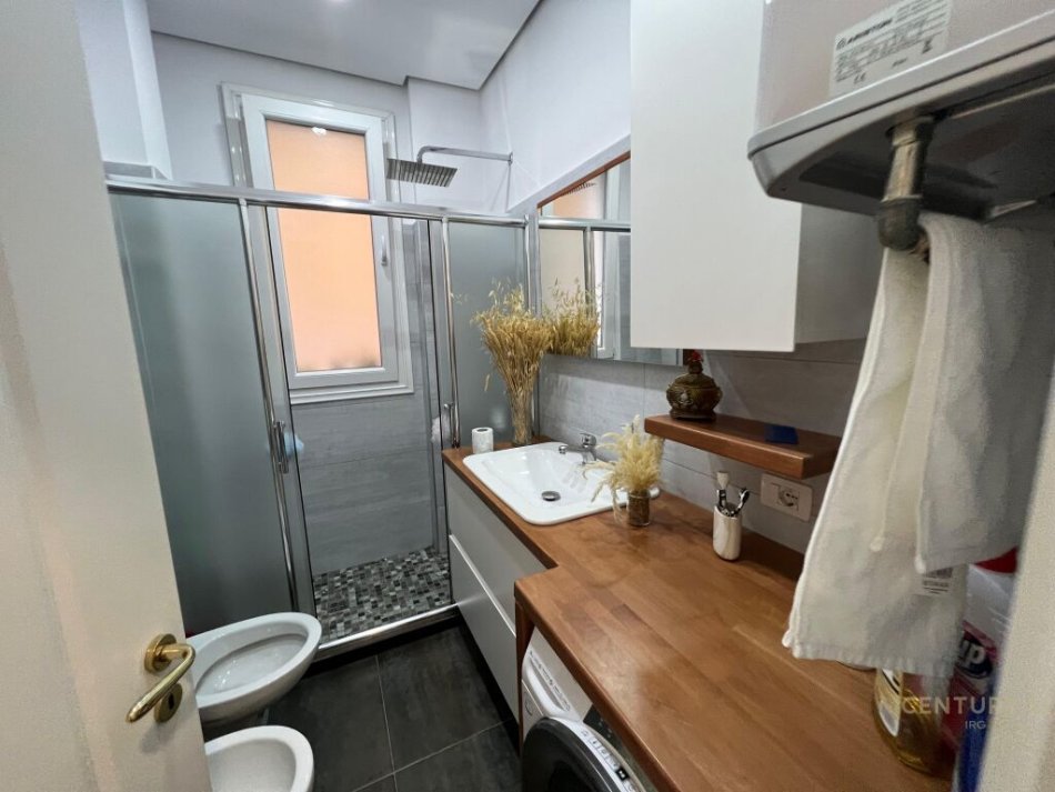 Shqiperi, shitet apartament 2+1 , 89 m² 180.000 € (Rruga Hamdi Garunja)