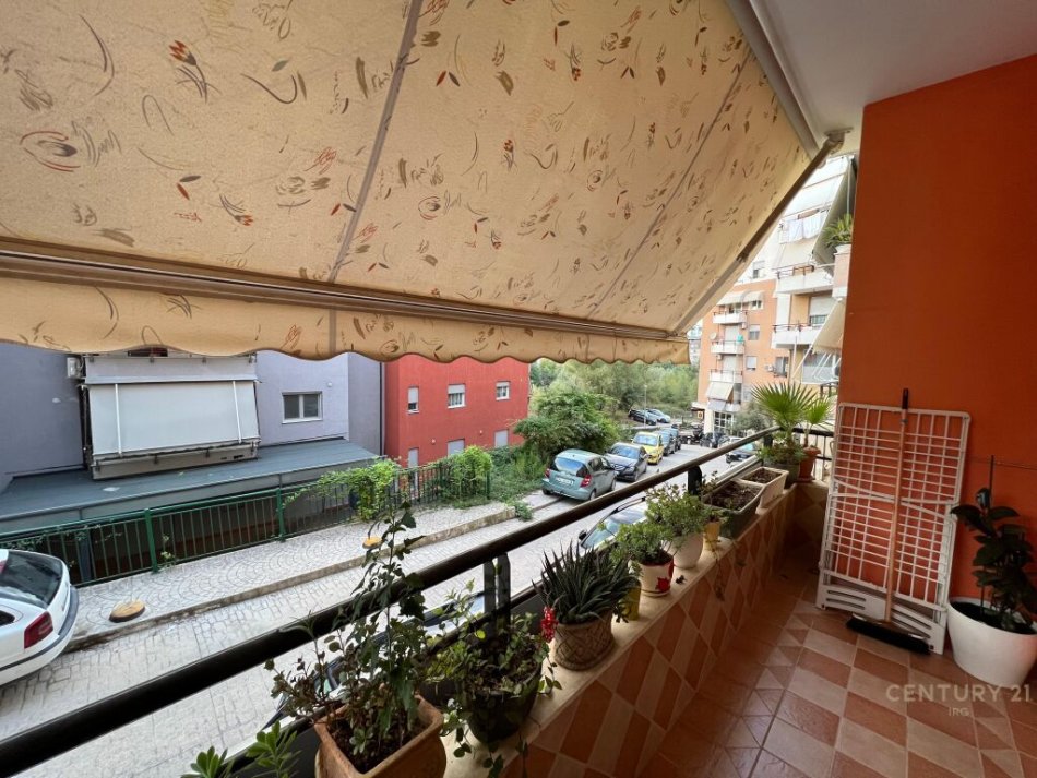 Shqiperi, shitet apartament 2+1 , 89 m² 180.000 € (Rruga Hamdi Garunja)