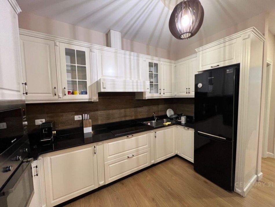 Tirane, jap me qera apartament 2+1 , 89 m² 800 € (Rruga Hamdi Garunja, Liqeni i Thatë)