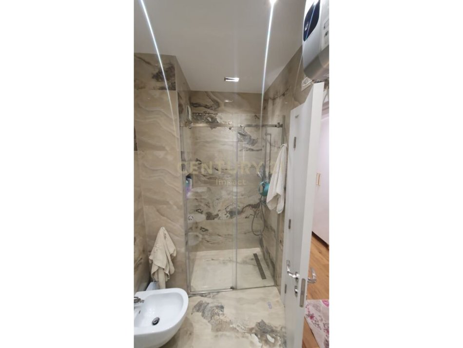 Tirane, jepet me qera apartament 2+1 Kati 6, 103 m² 1.000 € (Kompleksi Arlis Farmacia10 Tirana, Albania)