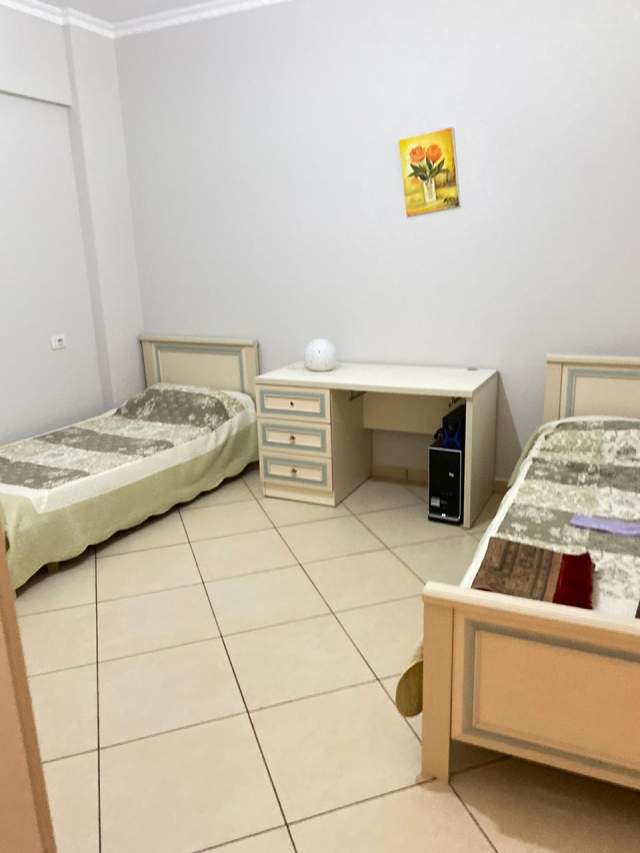 Tirane, jepet me qera apartament 2+1 Kati 1, 122 m² 450 Euro (rruga Peti, Tek Kopshti Zoologjik)