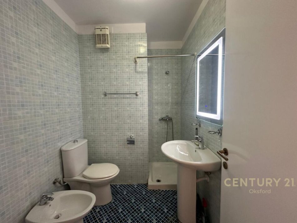 Tirane, shitet apartament 1+1 Kati 8, 76 m² 155.000 € (Qendra tregtare Ring Center)