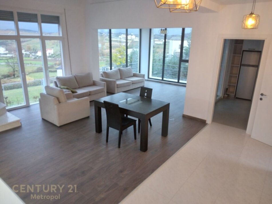 Tirane, shitet Vile 3+1 Kati 0, 276 m² 380.000 € (FARKE)