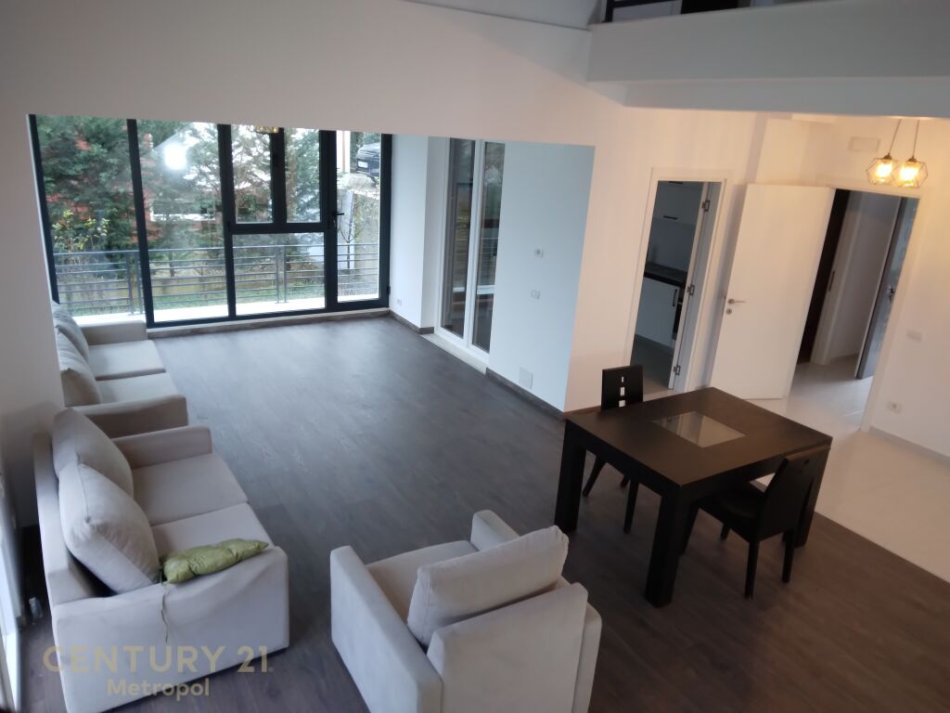 Tirane, shitet Vile 3+1 Kati 0, 276 m² 380.000 € (FARKE)