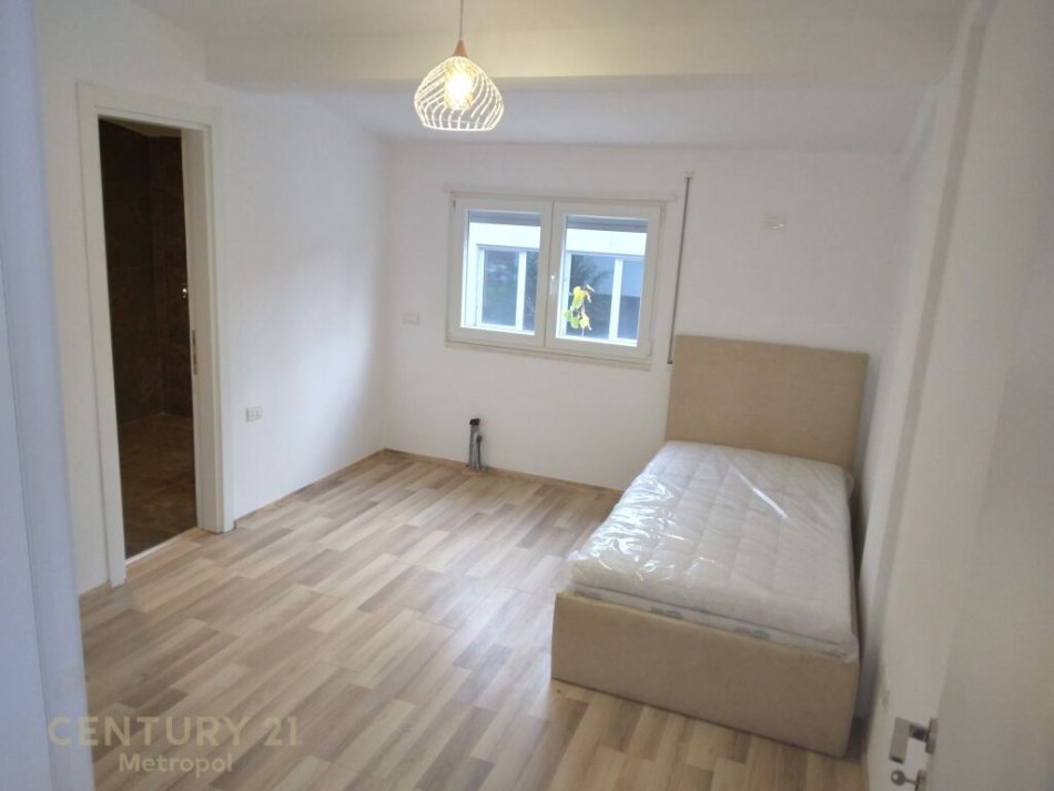 Tirane, shitet Vile 3+1 Kati 0, 276 m² 380.000 € (FARKE)