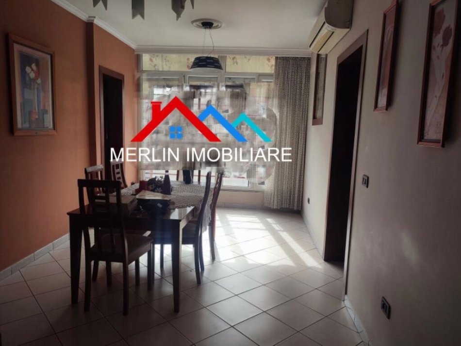 Tirane, jepet me qera apartament 2+1+Ballkon Kati 5, 100 m² 750 € (21 Dhjetori,Delijorgji)
