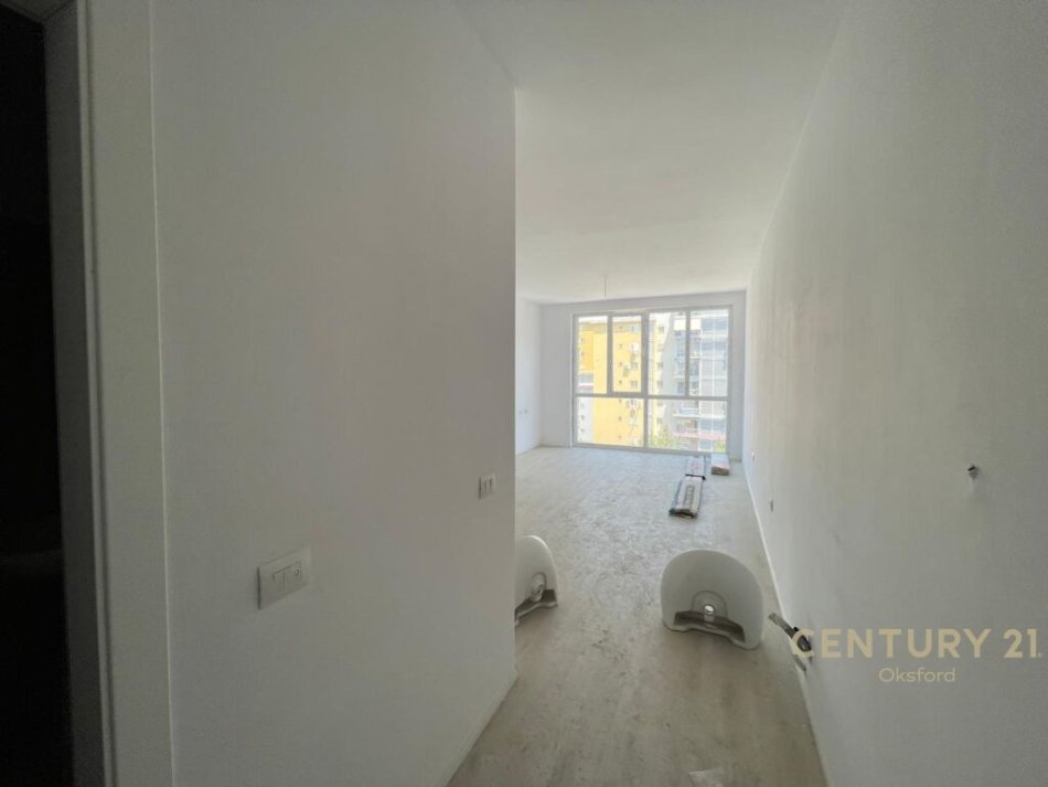 Tirane, shitet apartament 1+1+Ballkon Kati 5, 73 m² 124.100 € (Ish Fusha e Aviacionit)