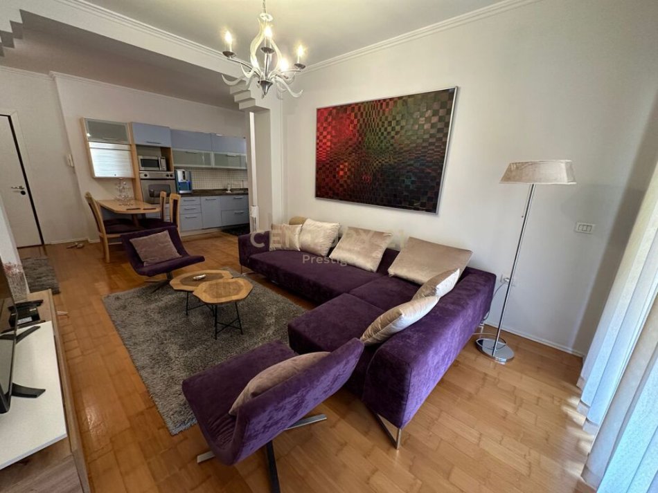 Tirane, jepet me qera apartament 1+1 Kati 1, 70 m² 1.000 € (Radio Televizioni Shqipetar)