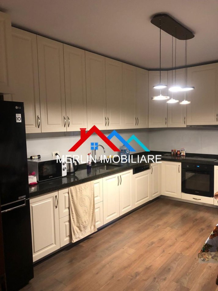 Tirane, jepet me qera apartament 3+1 Kati 6, 160 m² 800 € (Komuna Parisit(Prokop Mima))