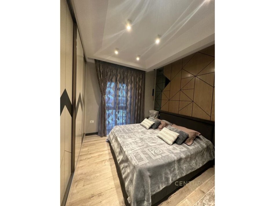 Tirane, jepet me qera apartament 2+1+Ballkon Kati 5, 95 m² 1.600 € (Rruga e kosovarve)