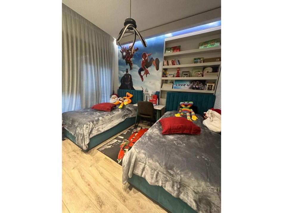 Tirane, jepet me qera apartament 2+1+Ballkon Kati 5, 95 m² 1.600 € (Rruga e kosovarve)