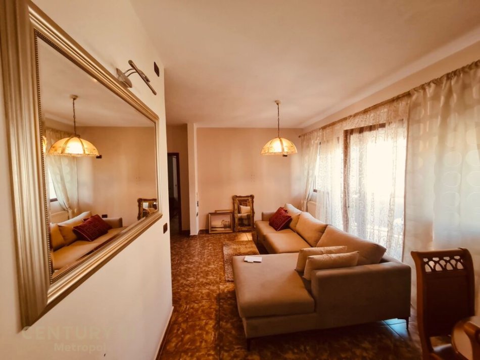 Tirane, jepet me qera apartament 1+1 Kati 3, 67 m² 500 € (Pranë Librit Universitar, Tiranë)